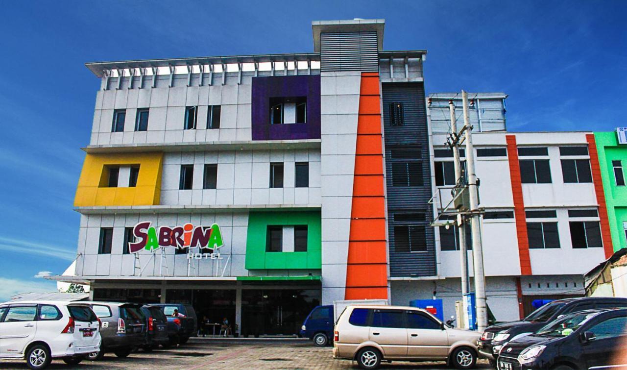 Sabrina Panam Hotel Pekanbaru Exterior photo